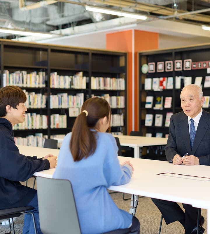中鉢 良治 × 在学1年生